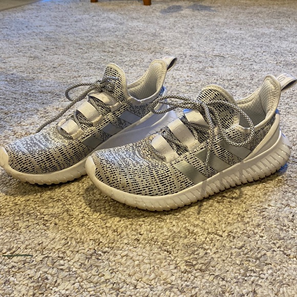 Adidas Tennis Shoe - Picture 1 of 4